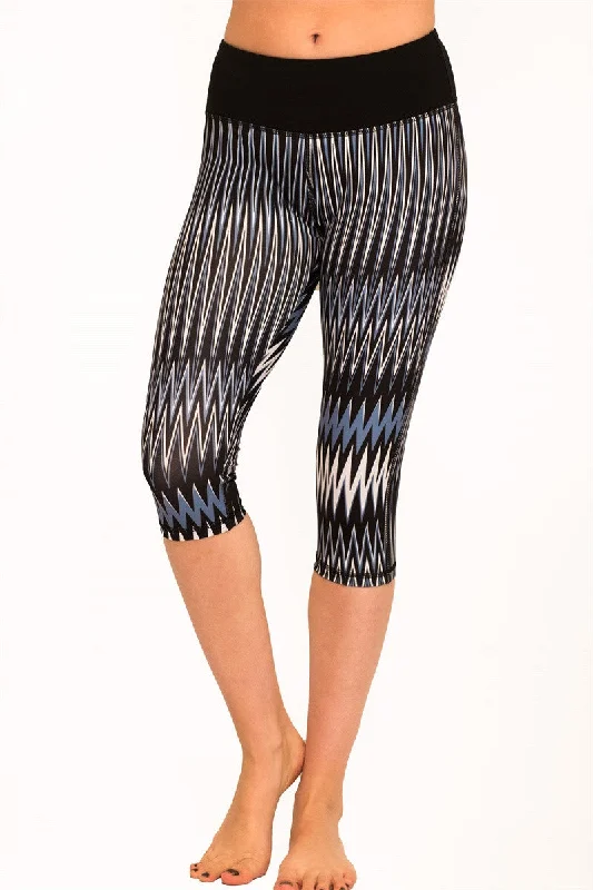 Unmissable Offer Top dealsTheFreeYoga Wave Printed Capri